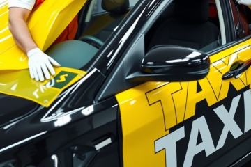 брендирование машины такси